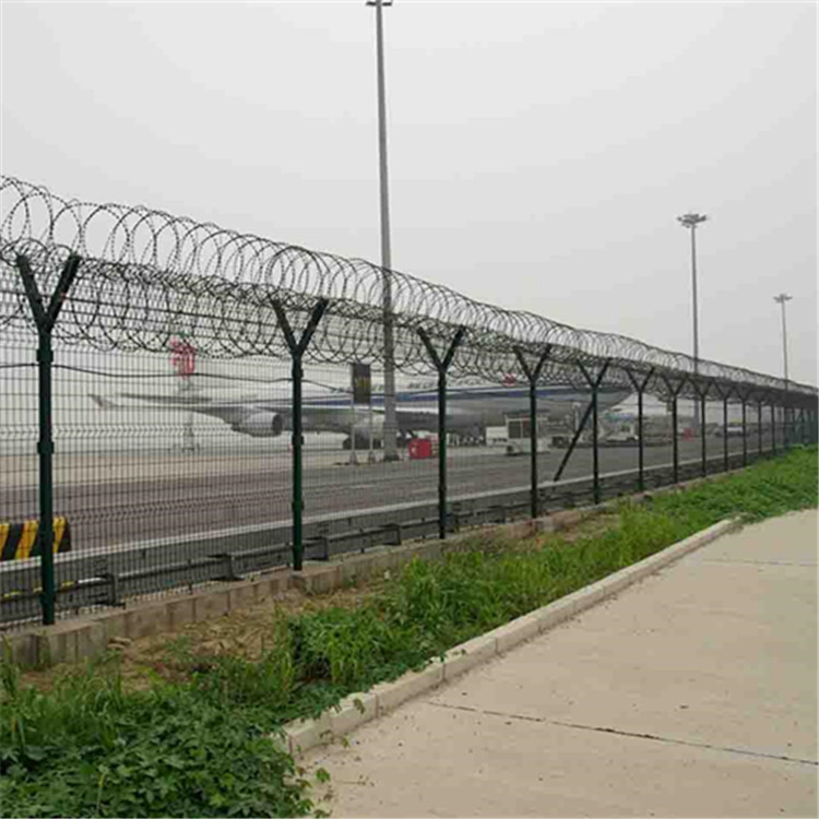 鋁包鋼機(jī)場圍界案例展示圖片2